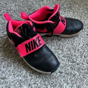Nike Team Hustle D8 (youth size 2)